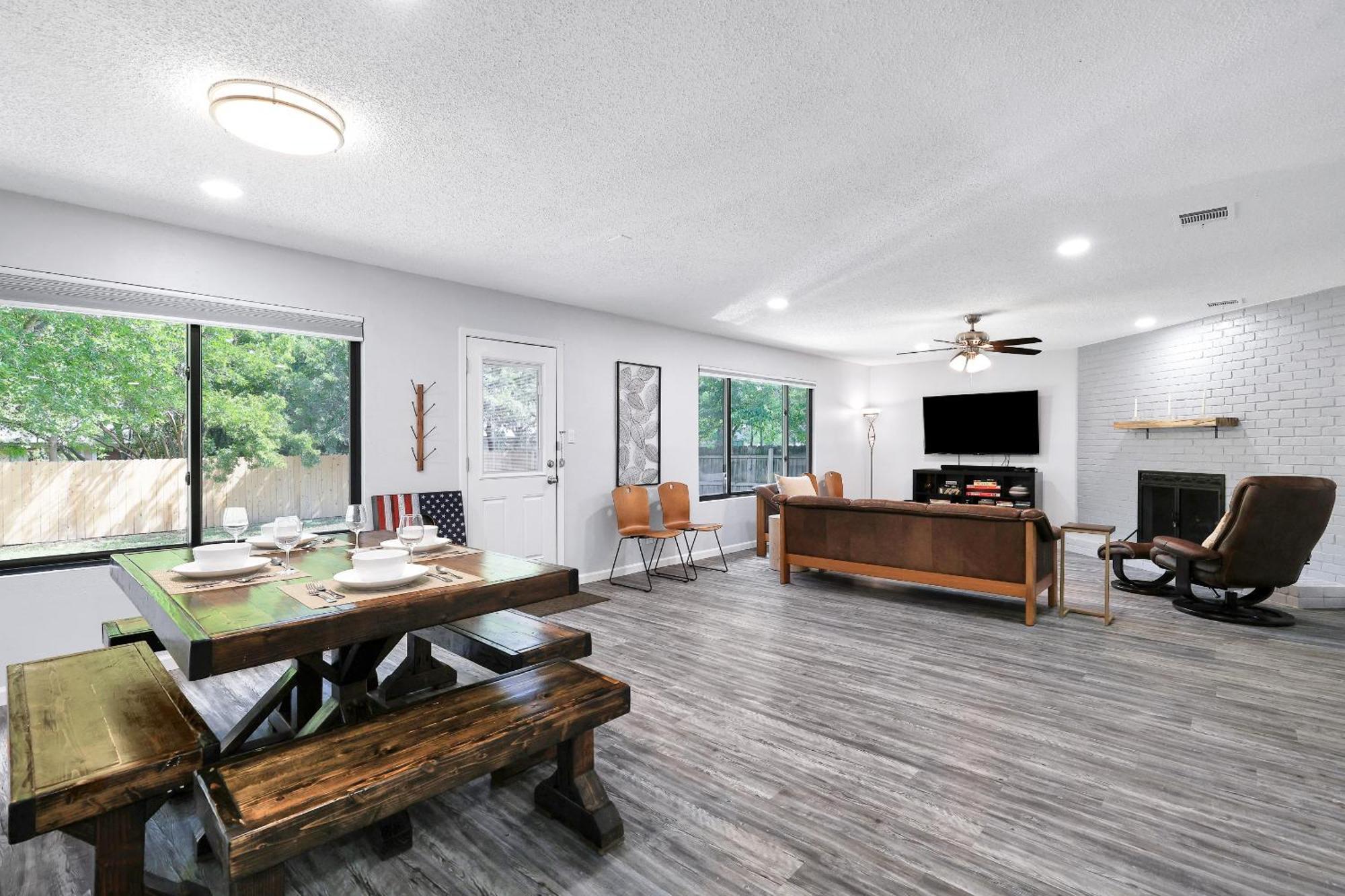 Austin Escape Pets Office Games Yard Bbq Exterior foto