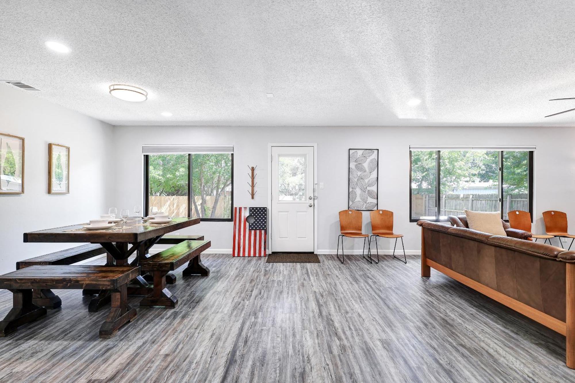 Austin Escape Pets Office Games Yard Bbq Exterior foto